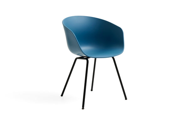 About a chair / AAC26 - zwart stalen onderstel