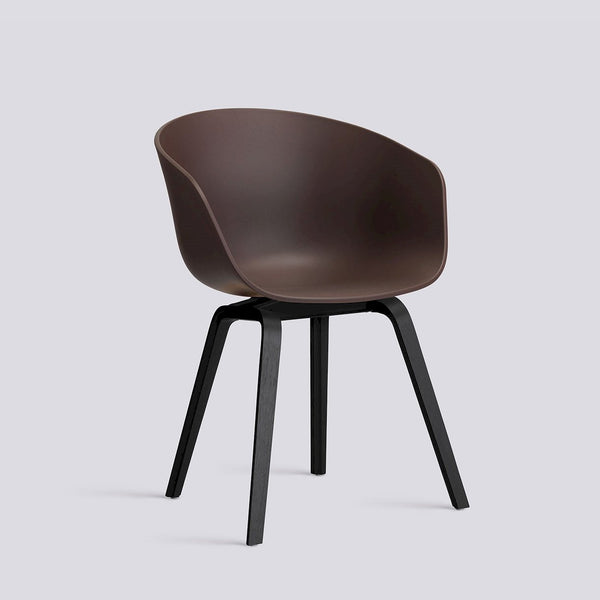 About a chair / AAC22 - zwart getint eiken onderstel