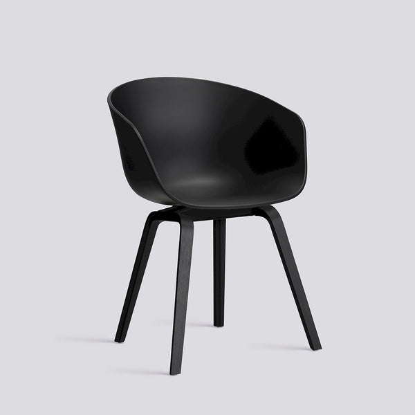 About a chair / AAC22 - zwart getint eiken onderstel