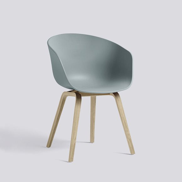 About a chair / AAC22 - eik naturel onderstel