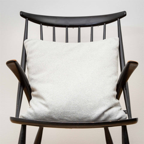 Soft knitted cushion - pale grey - 50x50cm kussen