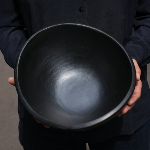 Black pottery - kom met onregelmatige vorm CH125.3