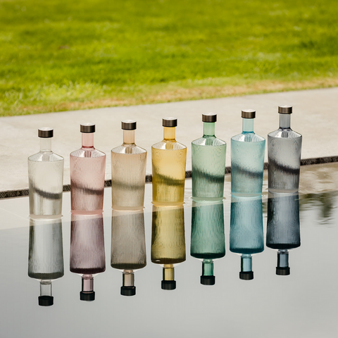 Kleurrijk geribbelde waterfles met draaidop