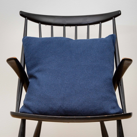 Soft knitted cushion - navy blue - 50x50cm