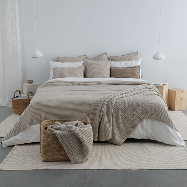 Bedsprei - woolen weave - beige