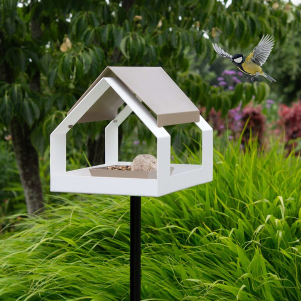 Vogel voederhuisje - the barn - op paal