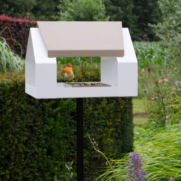Vogel voederhuisje - the barn - op paal