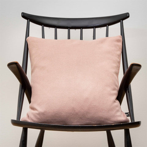 Soft knitted cushion - powder - 50x50cm