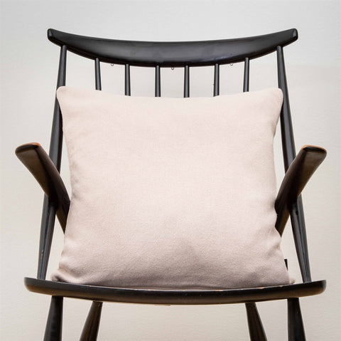 Soft knitted cushion - rice - 50x50cm