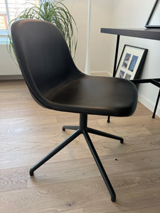 Showroommodel (bureau)stoel Fiber - leder - Muuto