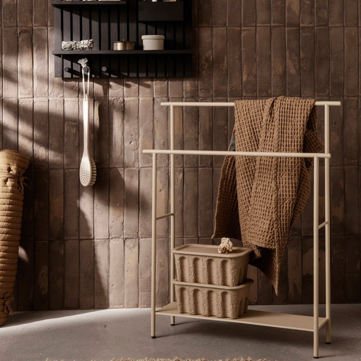 Handdoek rek / Dora towel stand - cashmere